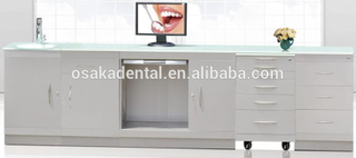 Armário médico de aço inoxidável do armário dental da alta-costura com tipo do punho