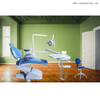 Cadeira odontológica de cor azul com bom motor interno