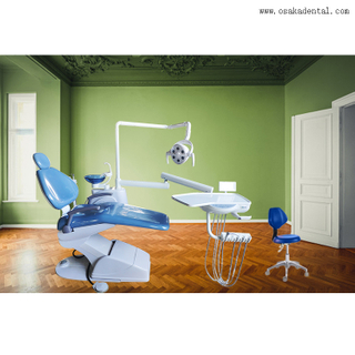 Cadeira odontológica de cor azul com bom motor interno
