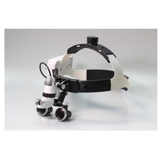 Nova lupa dentária com luz