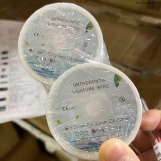 Clínica odontológica usa fio de ligadura inoxidável para ortodontia