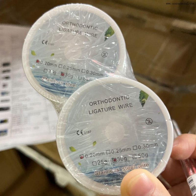 Clínica odontológica usa fio de ligadura inoxidável para ortodontia