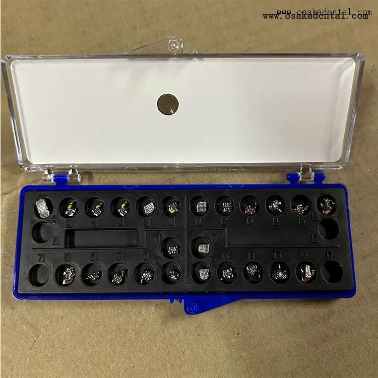 Suporte ortodôntico dentário com tubos bucais de 4 unidades