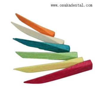 O estratagema de madeira natural dental cunha bens descartáveis da endodontia