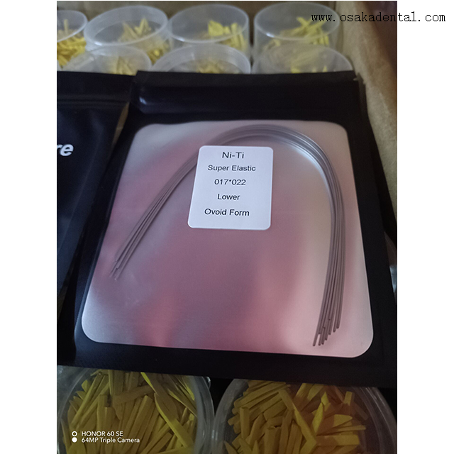 Fios ortodônticos de aço inoxidável resistentes à corrosão