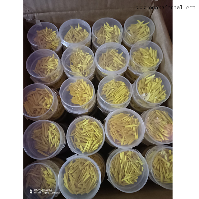 Cunhas dentárias de madeira de alta qualidade para uso profissional