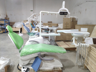 Unidade de cadeira odontológica resistente com design ergonômico para procedimentos clínicos avançados