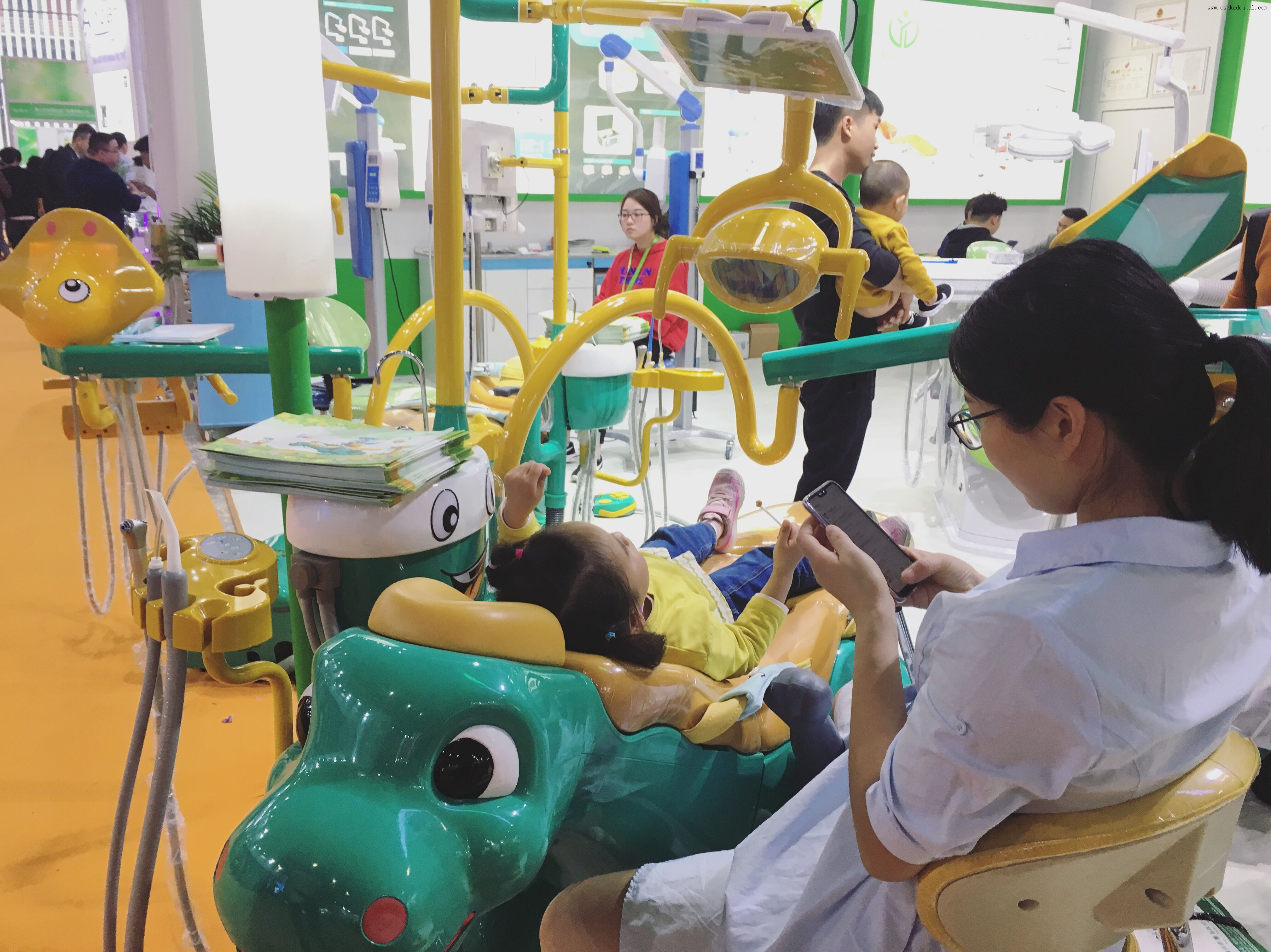 Unidade de cadeira odontológica de design especial para crianças
