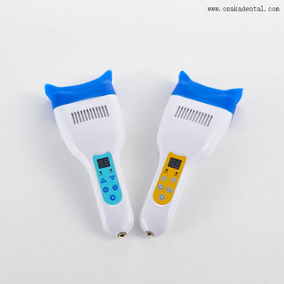 Mão dentária usa unidade de clareamento de cor branca