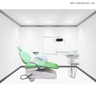 Cadeira dentária com compressor de ar e peça de mão dentária e escaler LED com uma cor verde agradável