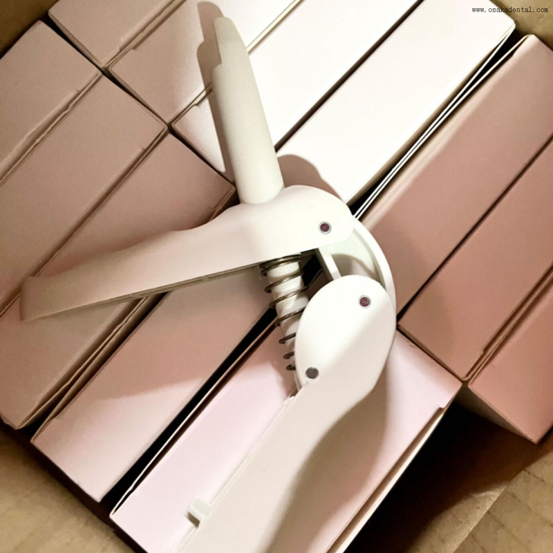 Pistola dispensadora de cápsula dentária para uso em clínica odontológica