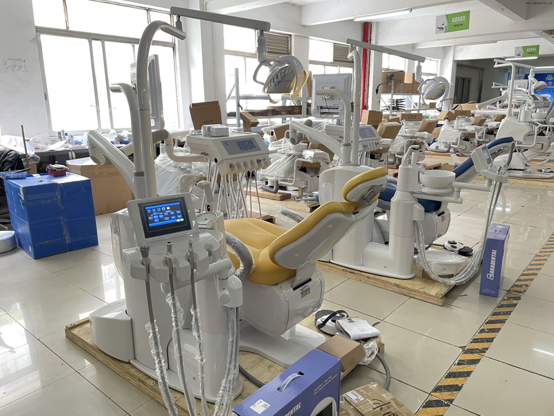 O equipamento de cadeira odontológica mais avançado proporciona uma experiência de tratamento confortável