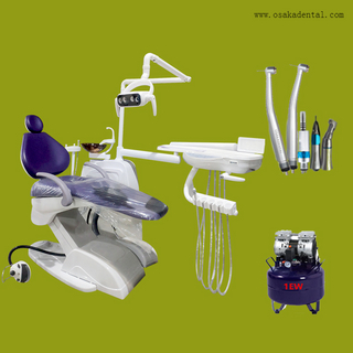 Cadeira odontológica de cor azul com peça de mão odontológica e compressor de ar odontológico