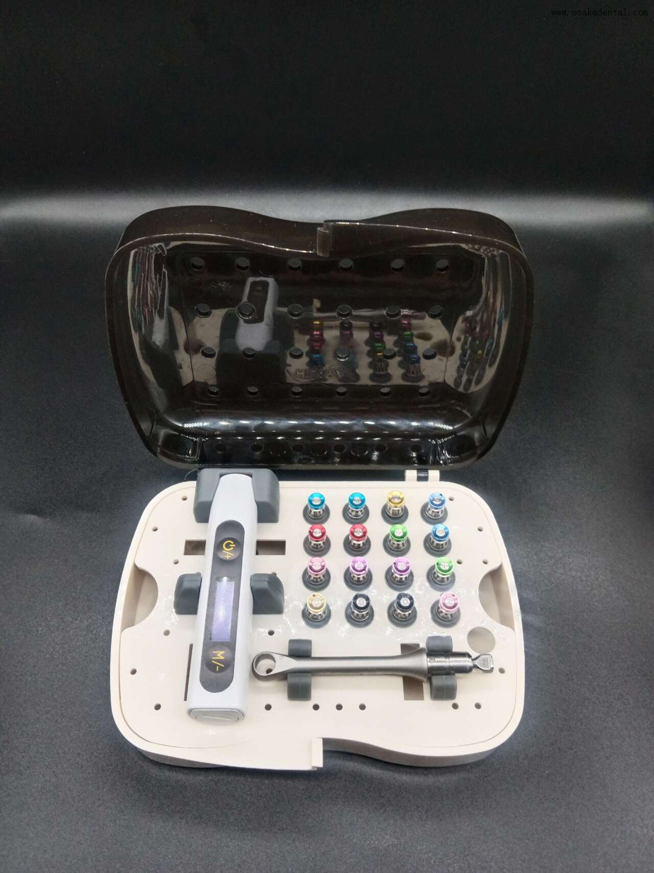 Chave para implante dentário com ferramentas