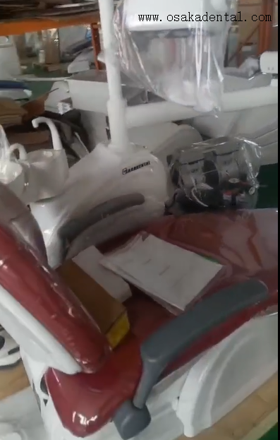 Cadeira odontológica LED ajustável com estofamento antimicrobiano para higiene clínica