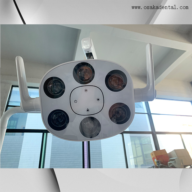 O vinil cobre a cadeira odontológica de couro com microscópio