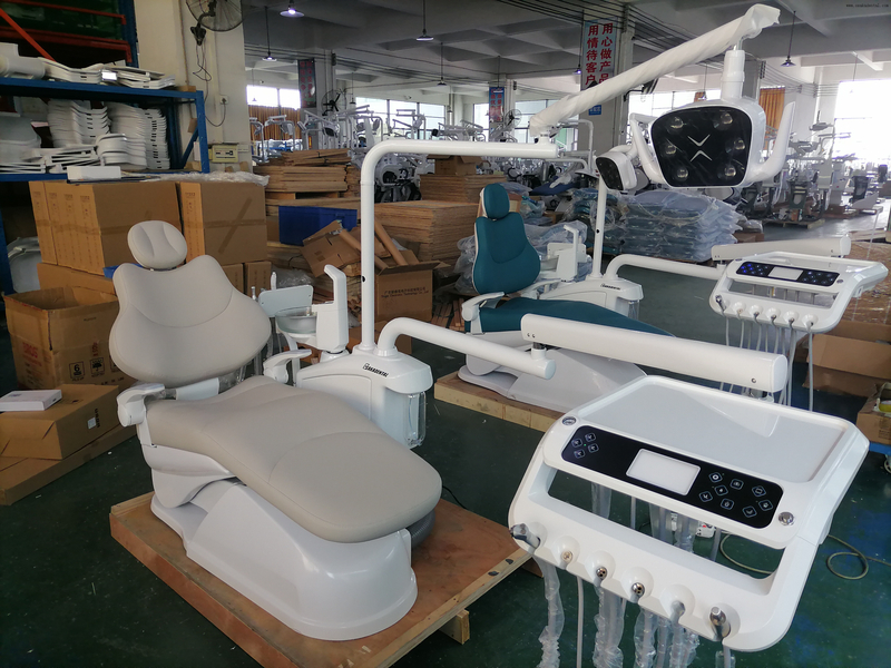 Cadeira odontológica ajustável ergonômica com luz LED e sistema hidráulico