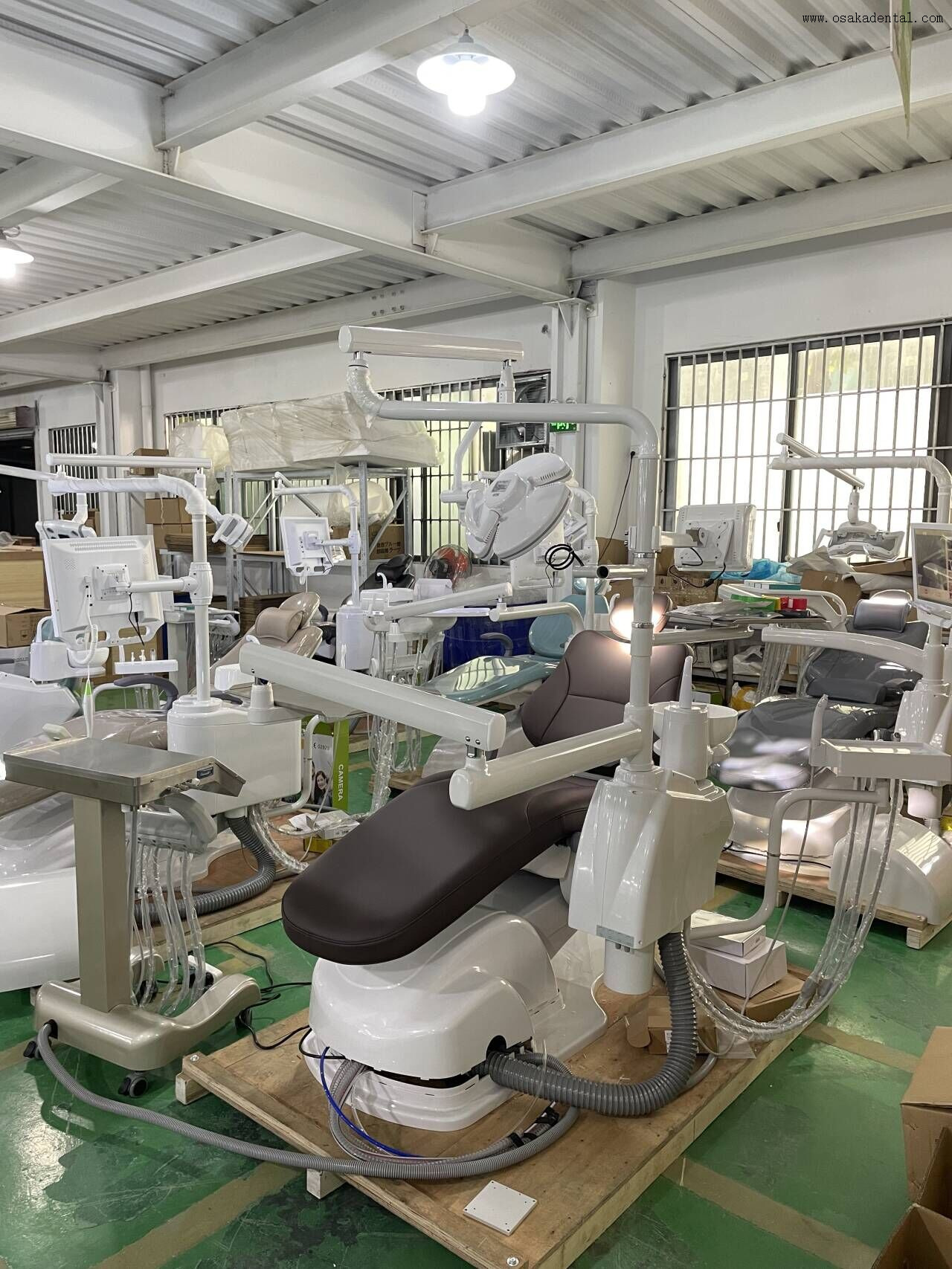 Os benefícios do uso de luzes LED na cirurgia de implantes dentários