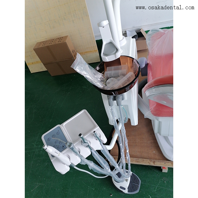 Cadeira odontológica de luxo com bandeja de instrumentos montada na parte superior 