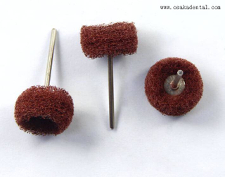 Escova de polimento dentário com mandril para uso em laboratório dentário