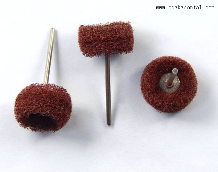 Escova de polimento dentário com mandril para uso em laboratório dentário