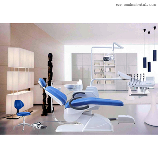 Cadeira odontológica com tampo montado na cor azul
