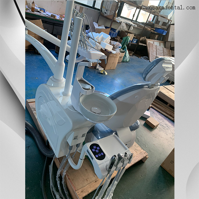 O vinil cobre a cadeira odontológica de couro com microscópio