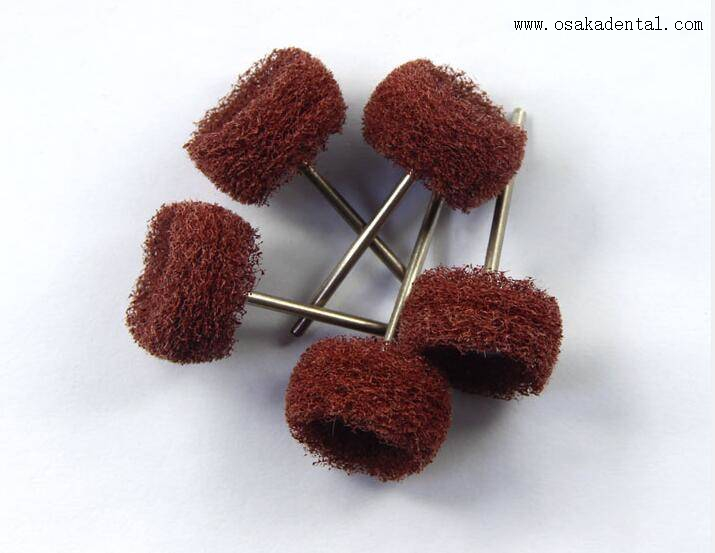 Escova de polimento dentário com mandril para uso em laboratório dentário