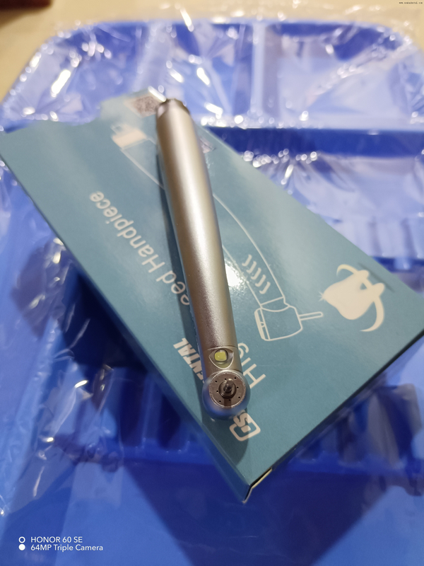 Handpiece dental profissional do diodo emissor de luz com anti-retração de 4 furos e função do pulverizador