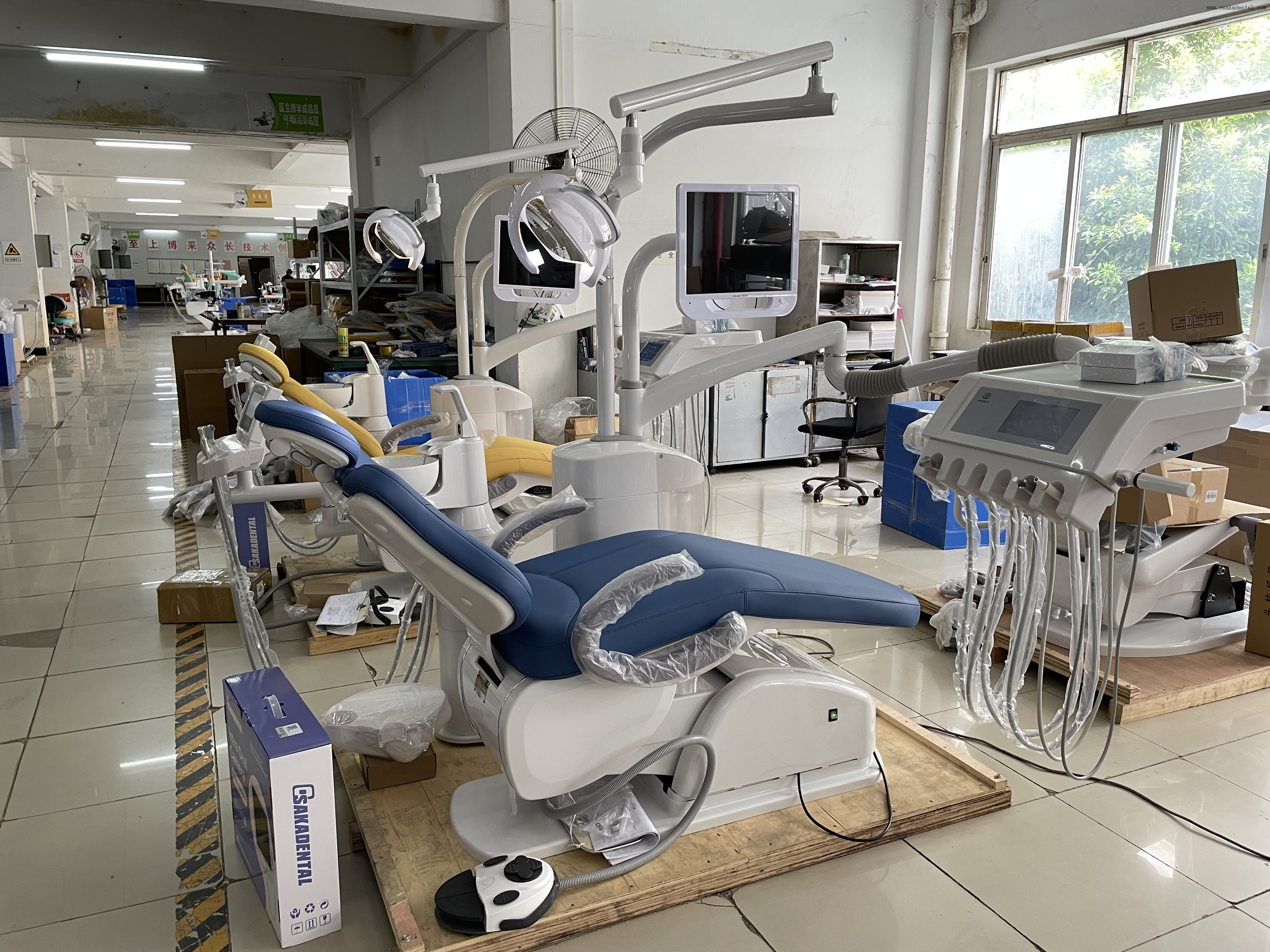 O equipamento de cadeira odontológica mais avançado proporciona uma experiência de tratamento confortável