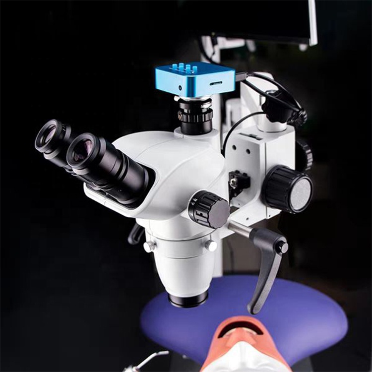 Microscópio dental do equipamento dental com câmera instala na unidade dental